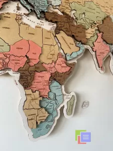 Карта мира новая из дерева в наличии фото №4