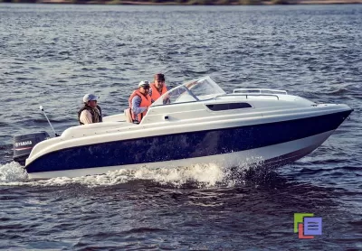 Купить лодку (катер) Neman-550 с каютой