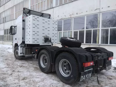Седельный тягач Dayun Truck, CNG, 6х4, 400 л.с., Euro V белого цвета